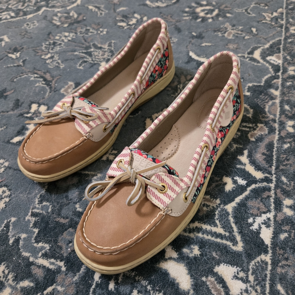 NWOT Floral Sperrys